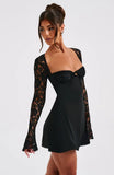 Robe Mini Moulante Manches Dentelle Buste Corset Élégant