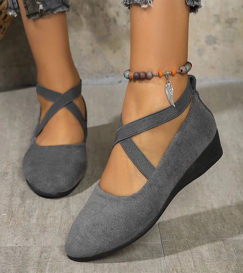 Ballerines compensées fermées femme à brides élastiques croisées