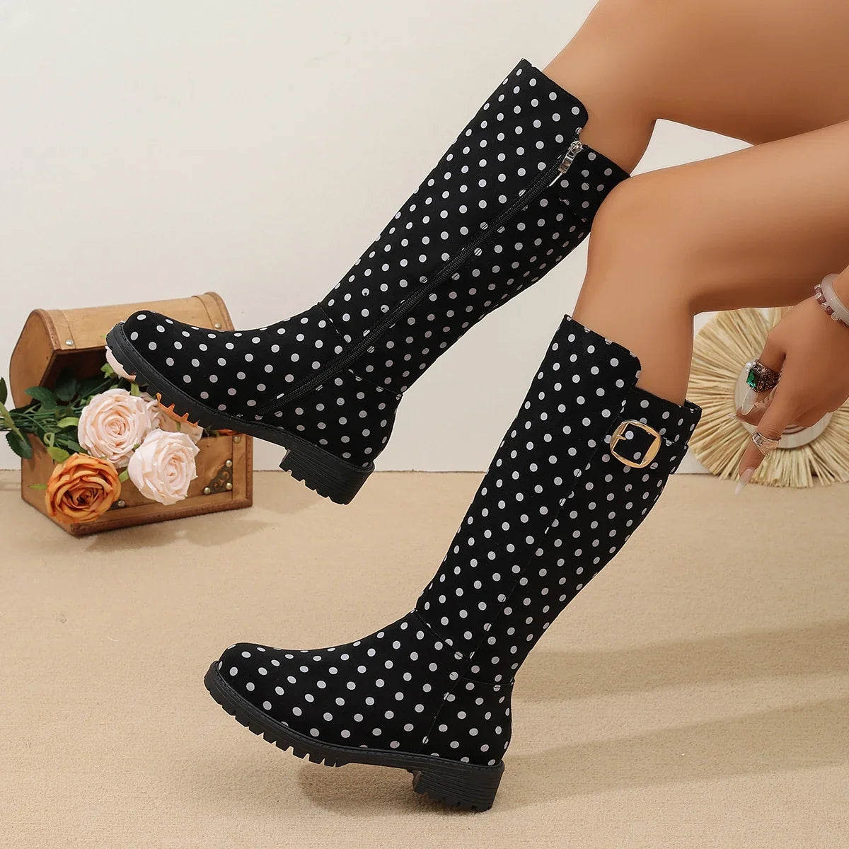 Bottes hautes femme à pois avec boucle et zip - Noir