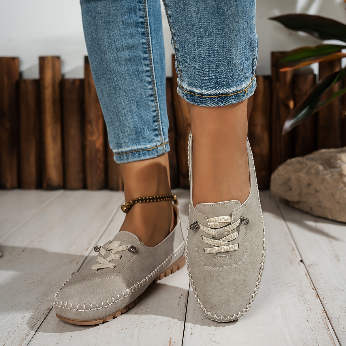 Mocassins femme en similicuir à lacets décoratifs