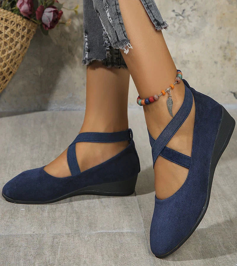 Ballerines compensées fermées femme à brides élastiques croisées