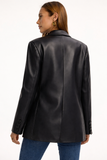 Blazer en cuir femme coupe ample boutonnage simple