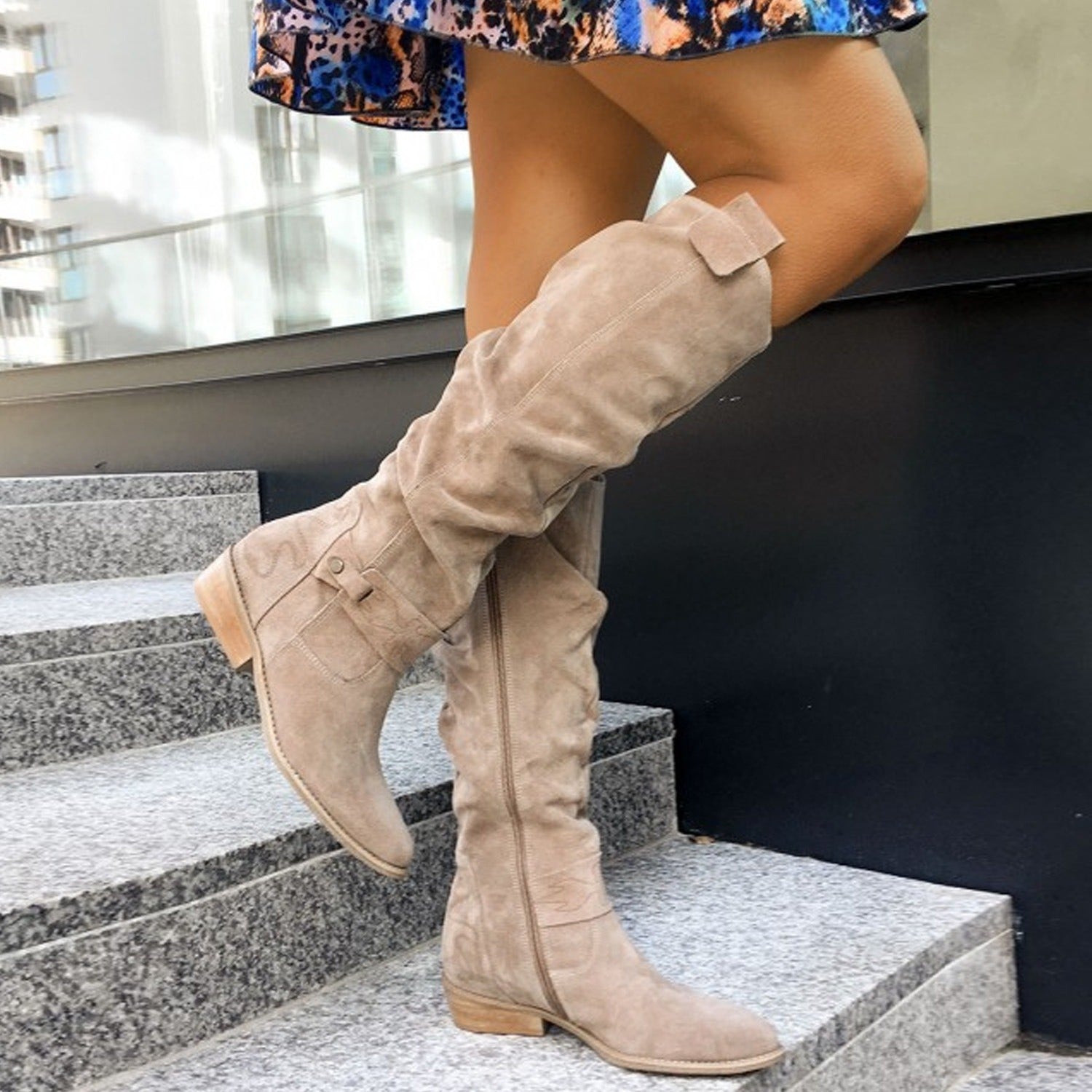 Bottes hautes femme en daim, talon carré, bout rond