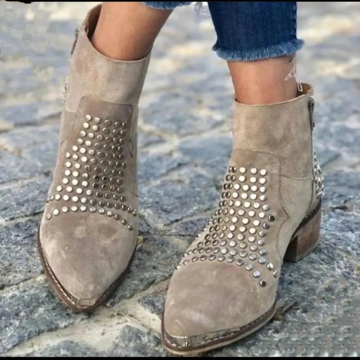 Bottines cloutées en suédine femme talon bloc bout pointu