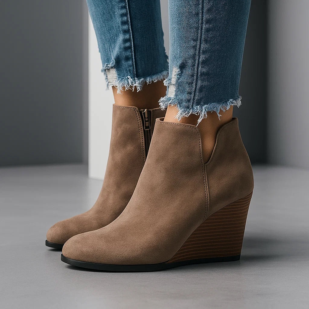 Bottines compensées en daim femme avec découpe latérale - Marron
