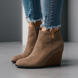 Bottines compensées en daim femme avec découpe latérale - Marron
