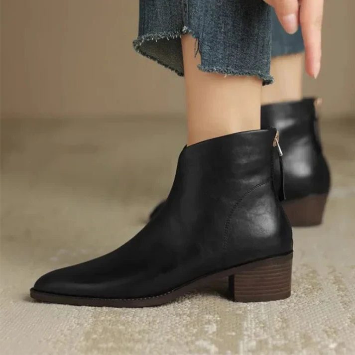 Bottines en cuir souple à bout pointu pour femme