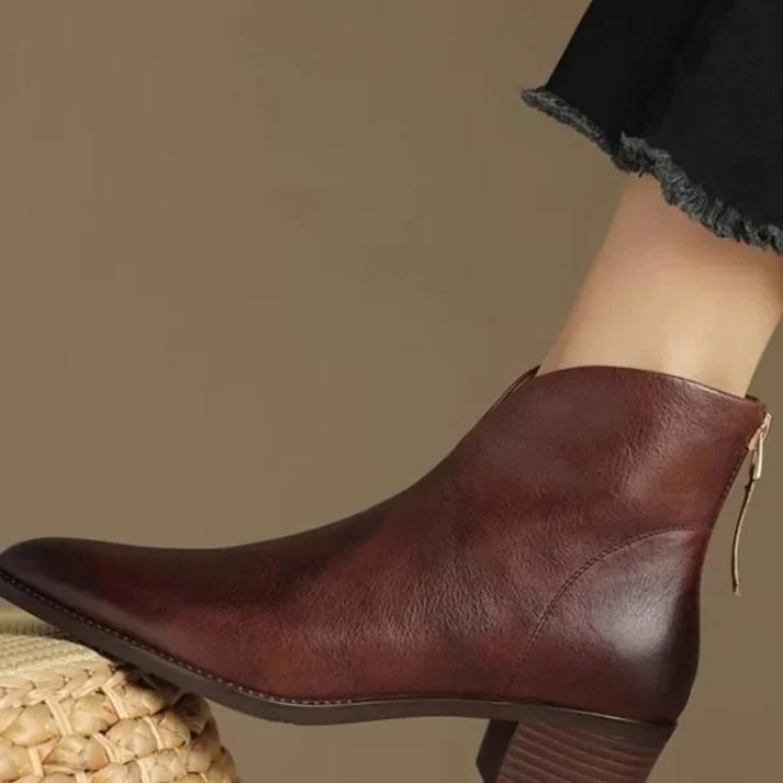 Bottines en cuir souple à bout pointu pour femme