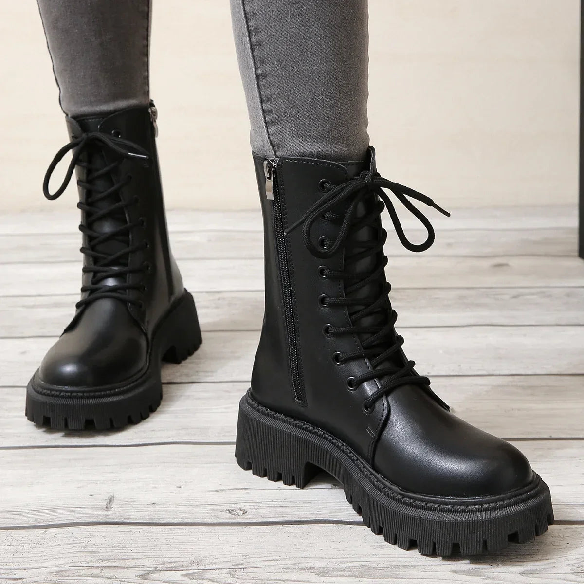 Bottines Militaires Femme à Lacets - Noir