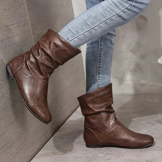 Bottines plates en cuir souple froncées femme