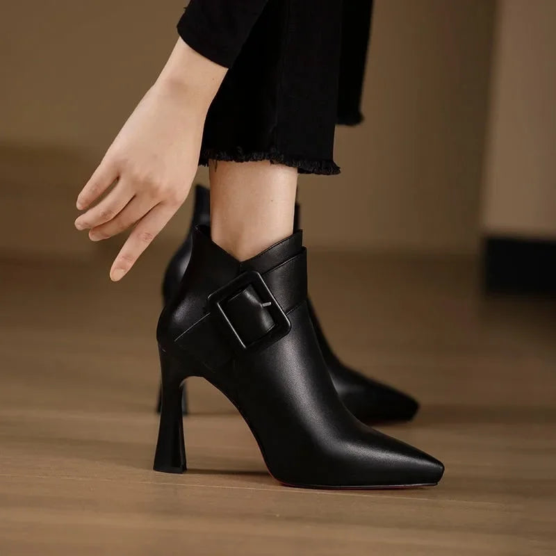 Bottines à talon boucle femme