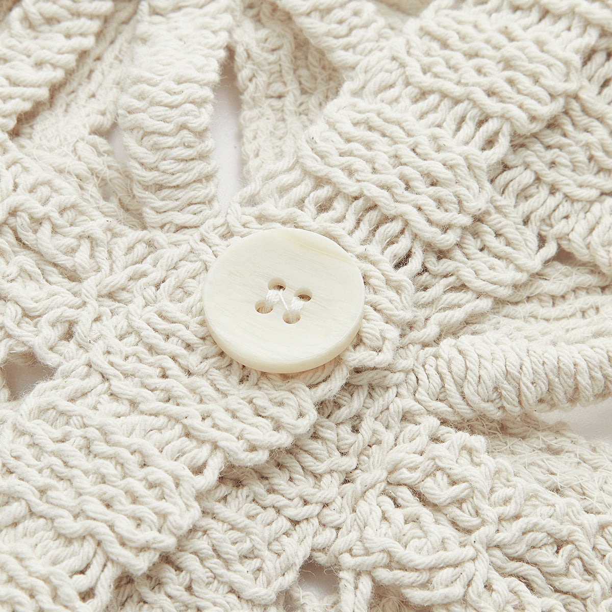 Cardigan boutonné motif crochet femme