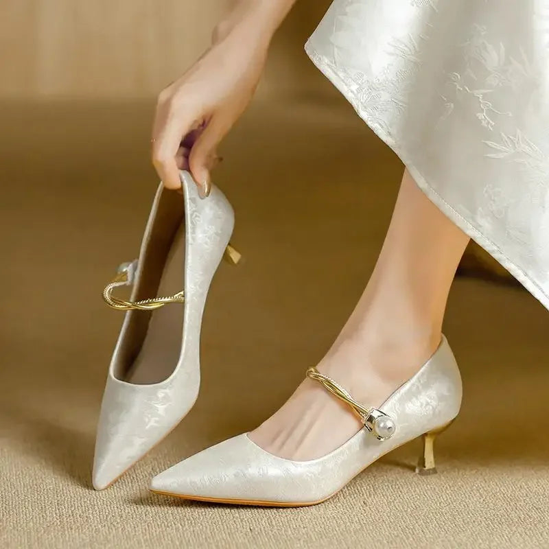 Escarpins femme bout pointu talon fin satin