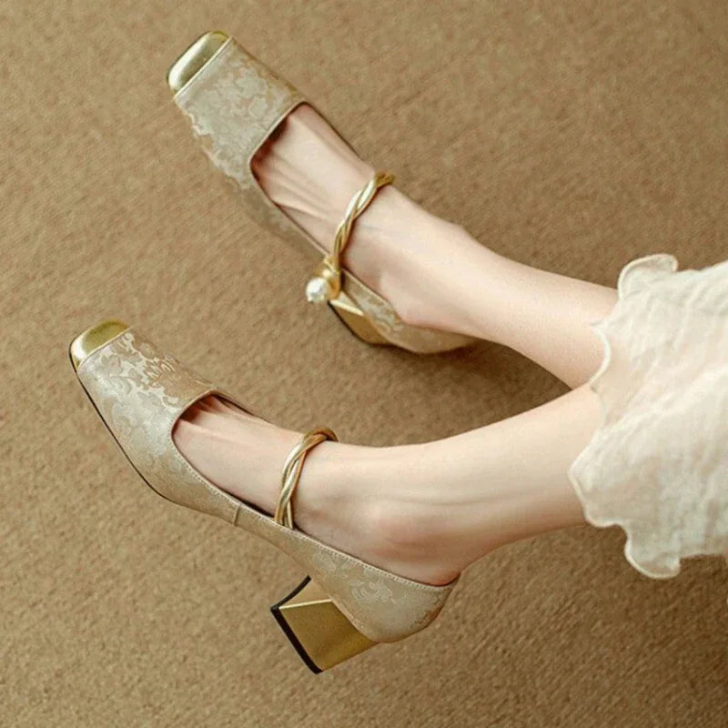 Escarpins talon carré femme satin bout carré métallisé bride perlée