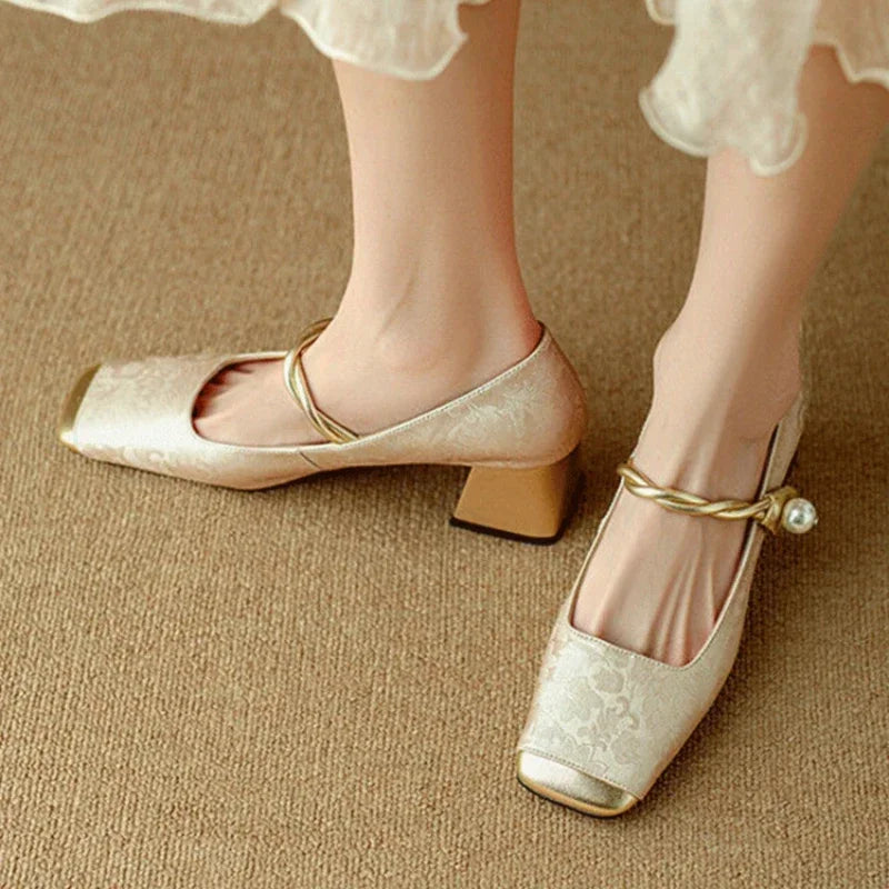 Escarpins talon carré femme satin bout carré métallisé bride perlée