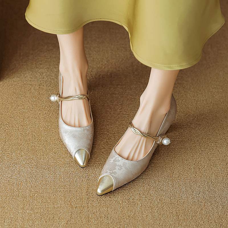Escarpins talon fin satinés femme bout pointu