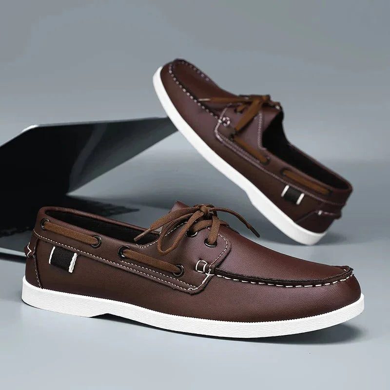 Mocassins bateau homme lacets bicolores semelle blanche