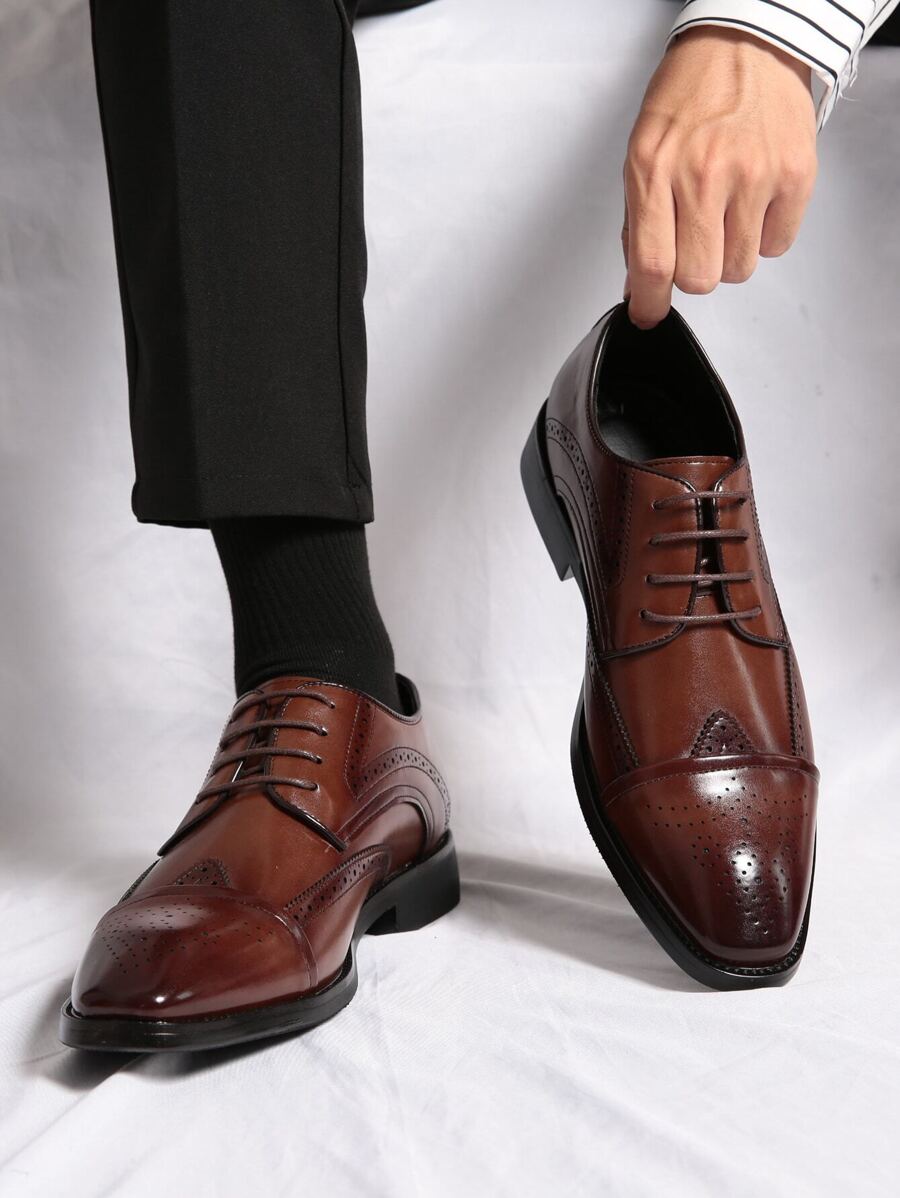 Richelieu Médaillon Homme en Cuir Laçage Fermé Bout Perforé Semelle Talon Visible