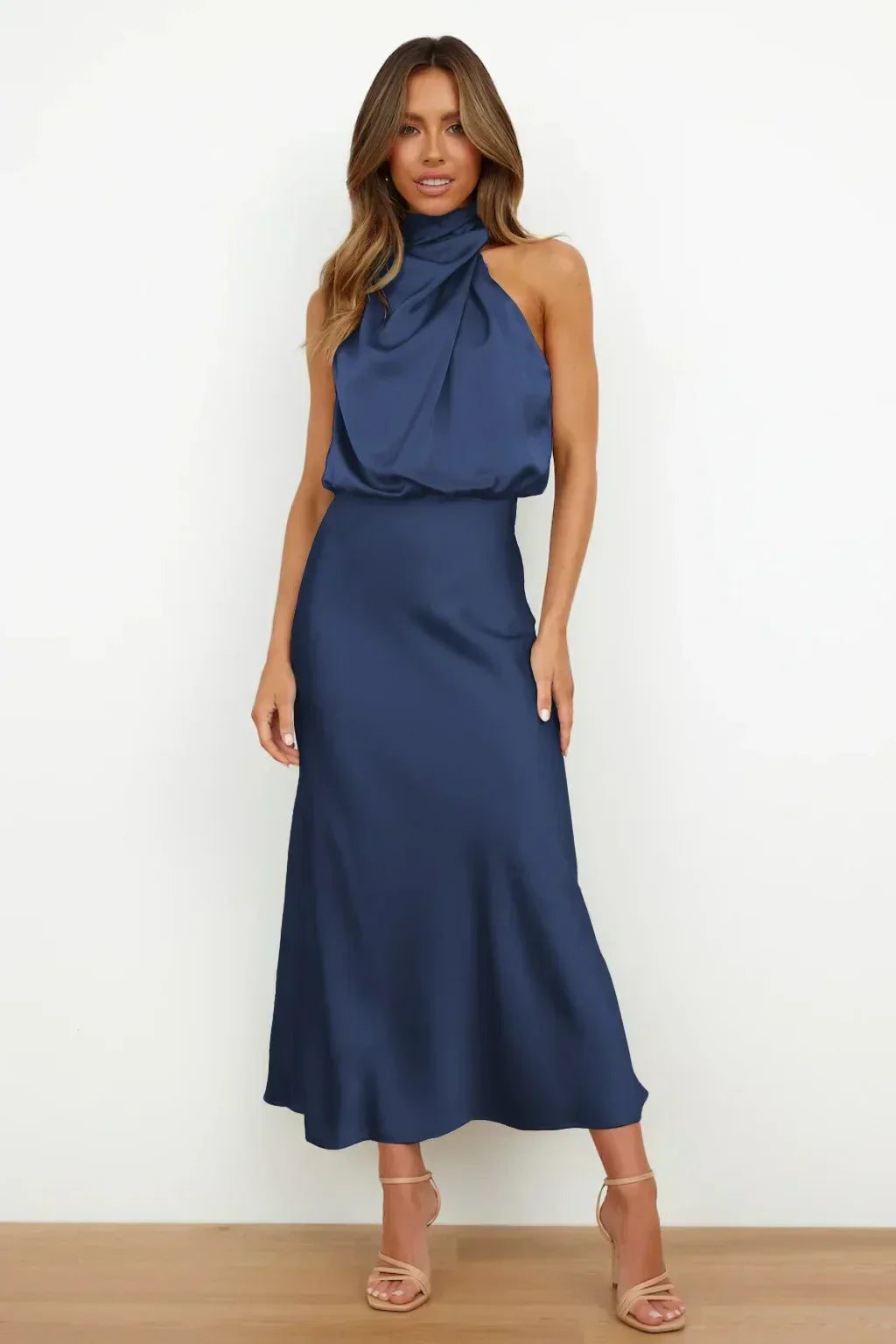 Robe de soirée dos nu en satin col halter femme