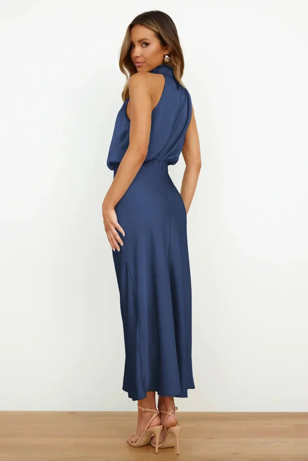 Robe de soirée dos nu en satin col halter femme