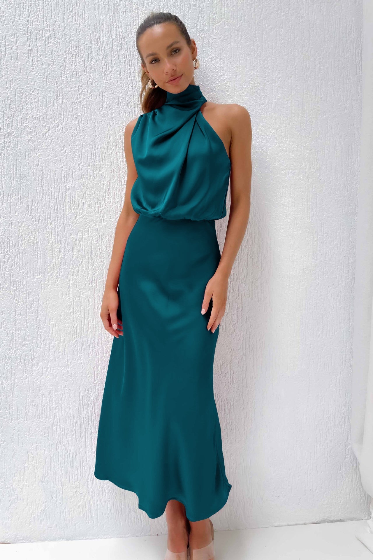 Robe de soirée dos nu en satin col halter femme