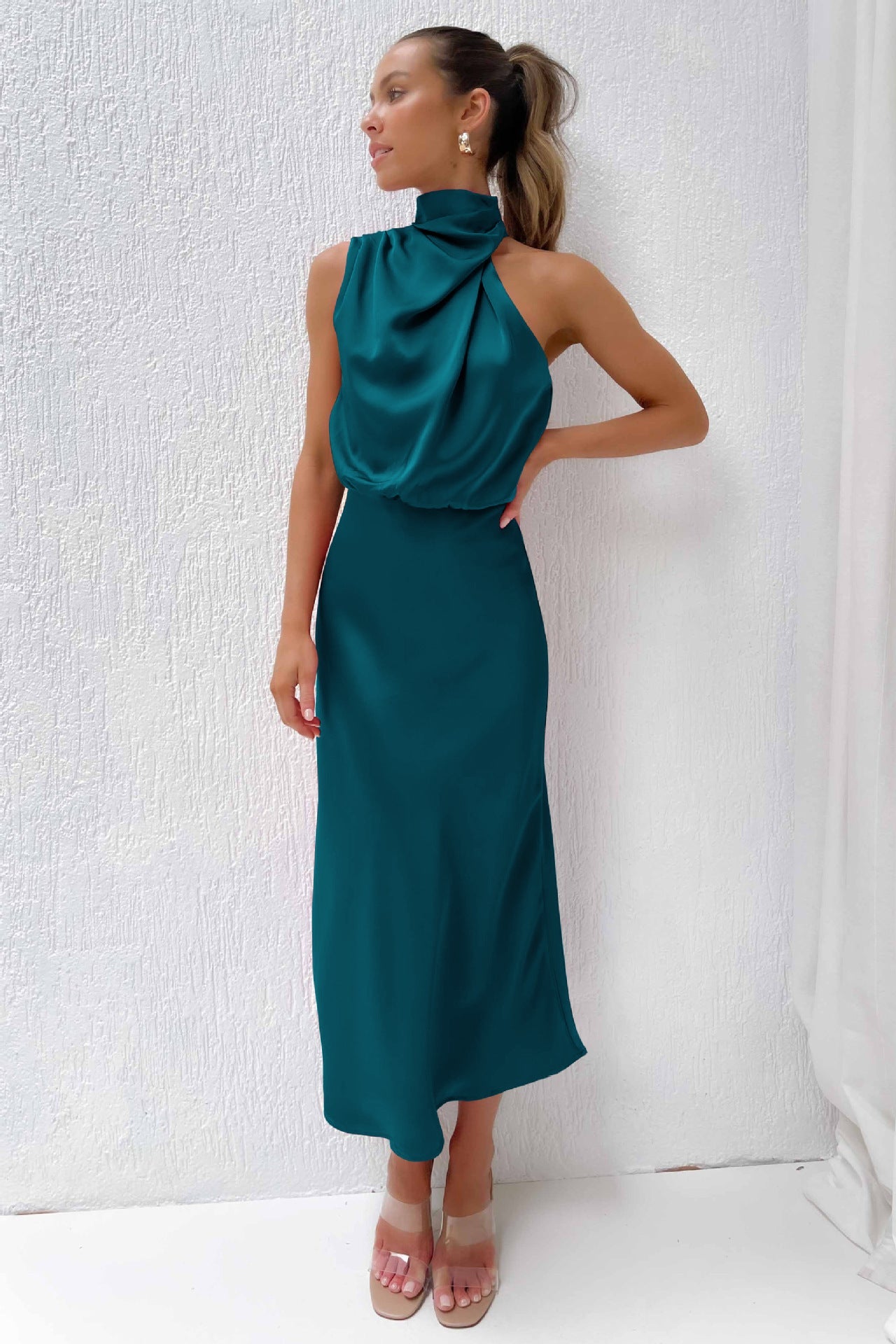 Robe de soirée dos nu en satin col halter femme