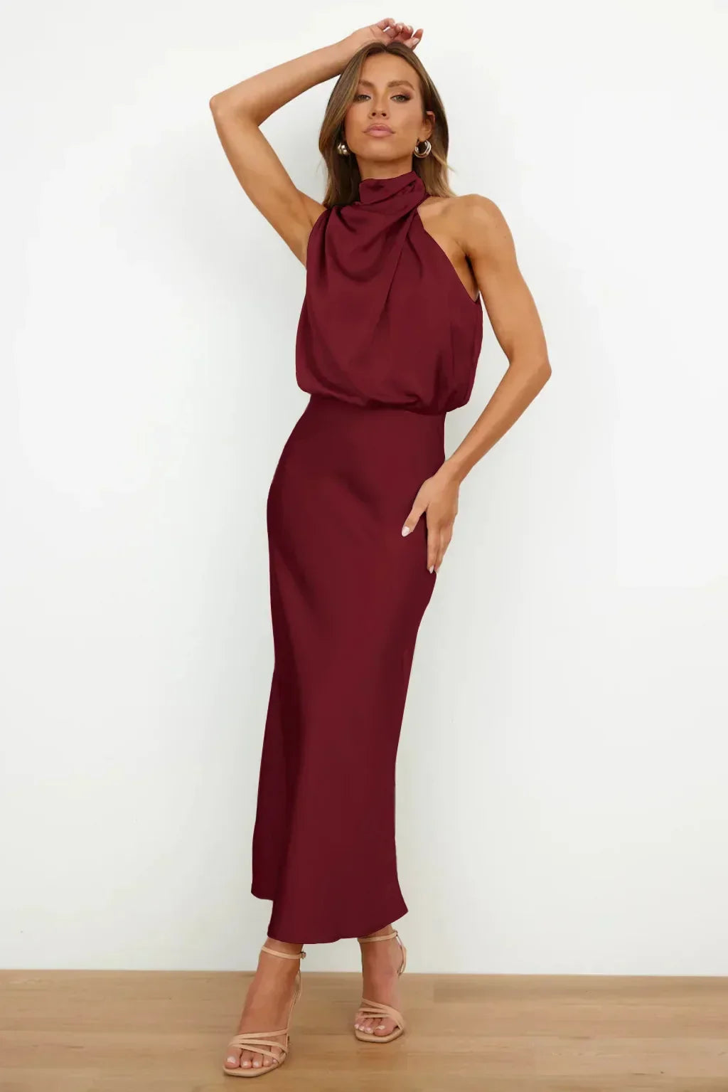 Robe de soirée dos nu en satin col halter femme