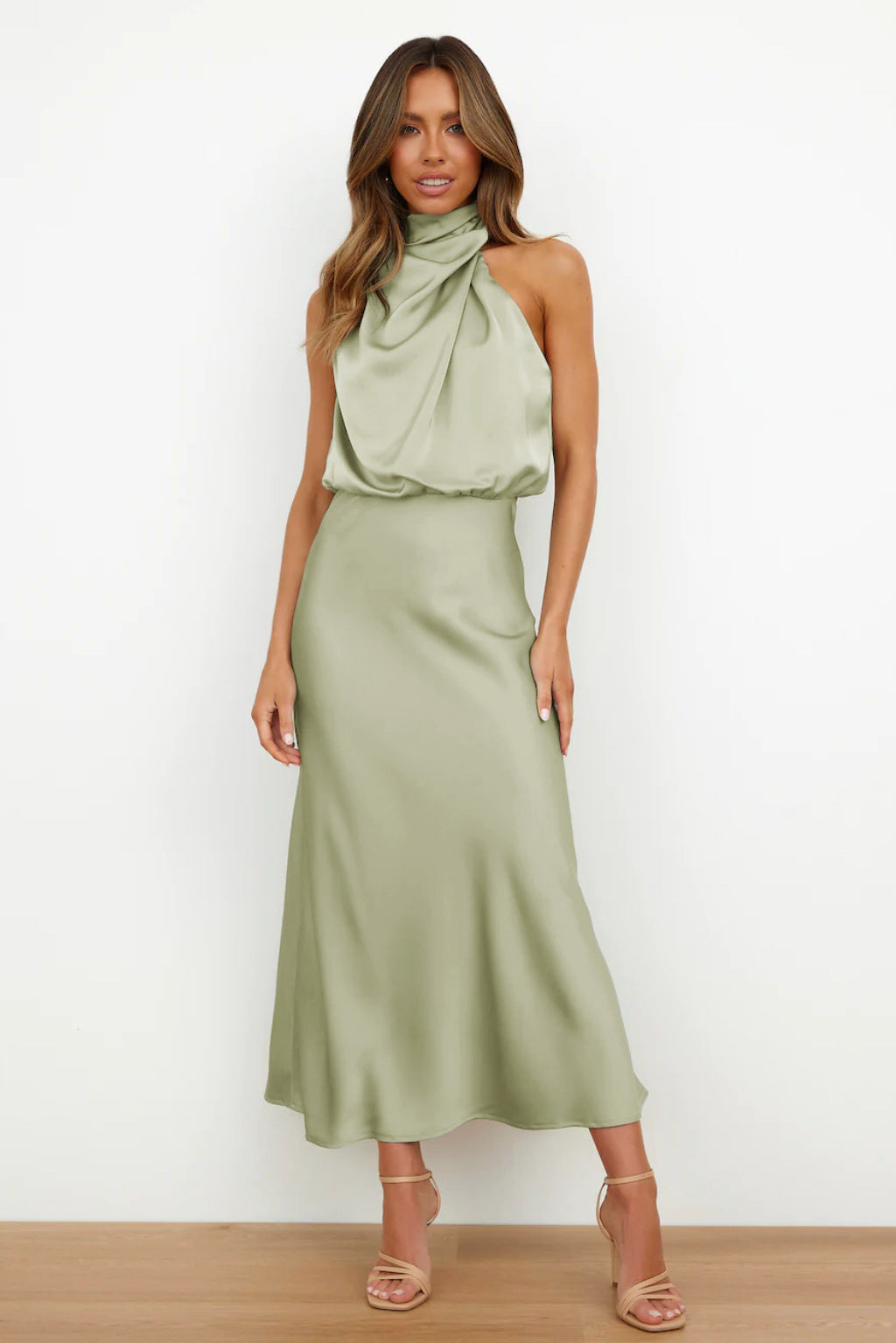 Robe de soirée dos nu en satin col halter femme
