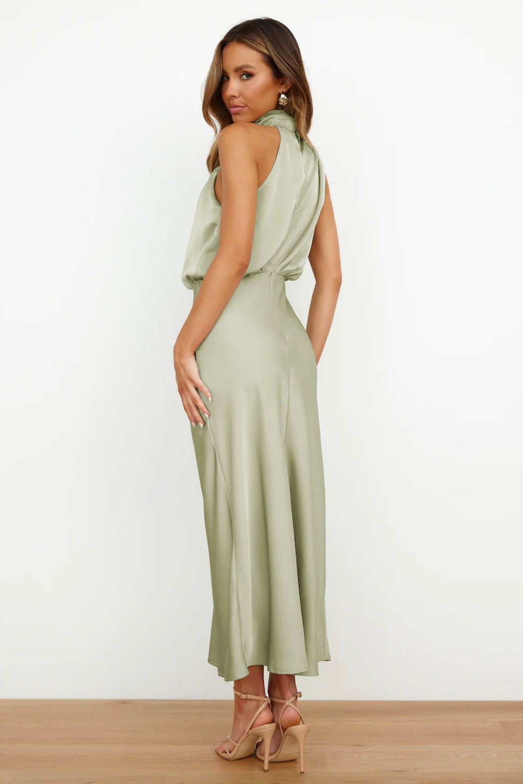 Robe de soirée dos nu en satin col halter femme