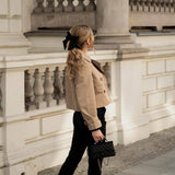 Trench court croisé femme coupe vintage