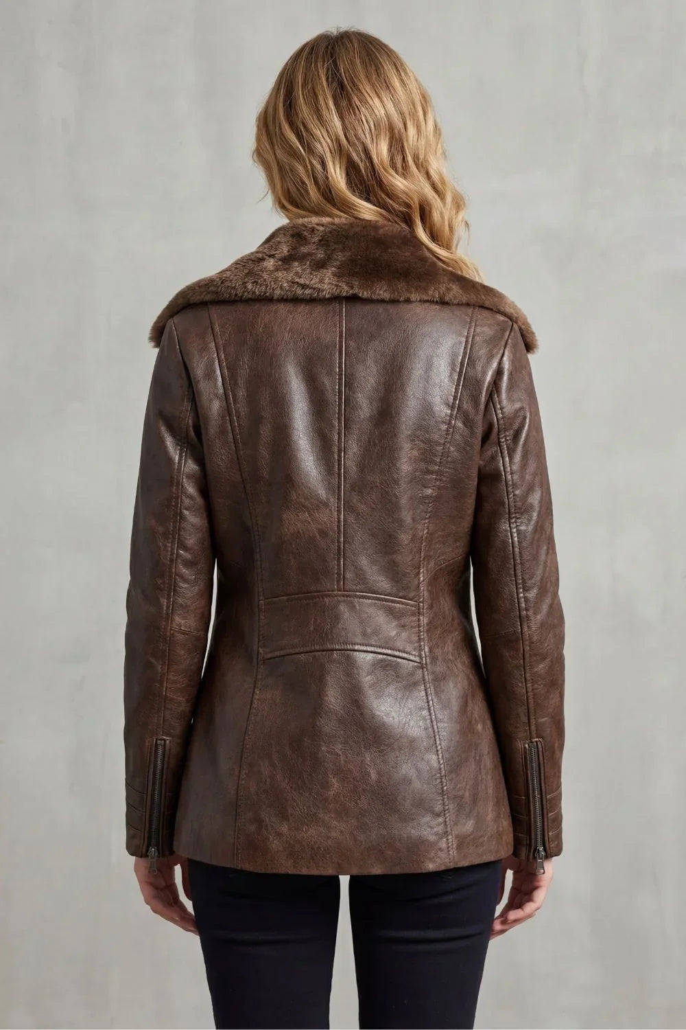 Veste en cuir femme col en mouton coupe ajustée